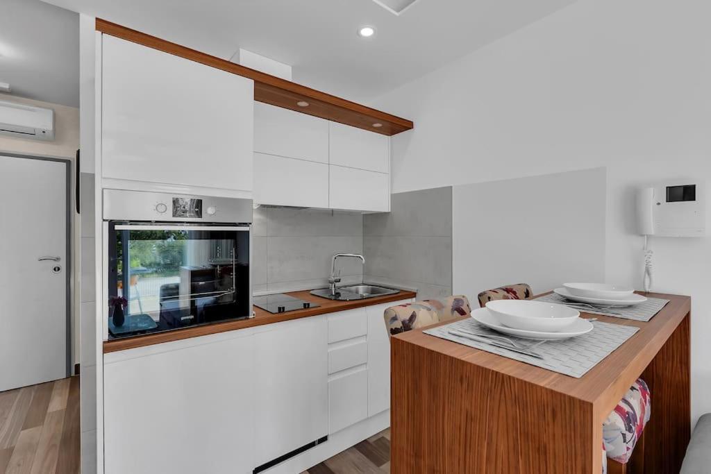 Brotis - Studioapartment - Makarska Exklusiv プロマイナ エクステリア 写真